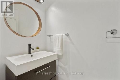 62 Summerset Drive, Barrie, ON - Indoor Photo Showing Bathroom