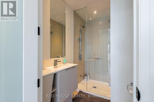 705 - 3900 Confederation Parkway, Mississauga, ON - Indoor Photo Showing Bathroom