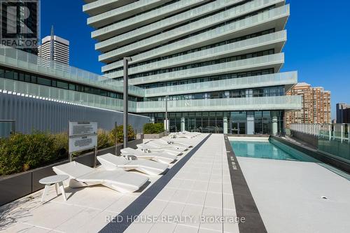 705 - 3900 Confederation Parkway, Mississauga, ON - Outdoor