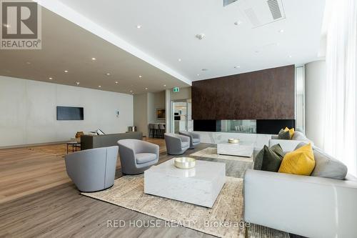 705 - 3900 Confederation Parkway, Mississauga, ON - Indoor Photo Showing Living Room