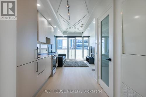 705 - 3900 Confederation Parkway, Mississauga, ON - Indoor Photo Showing Kitchen