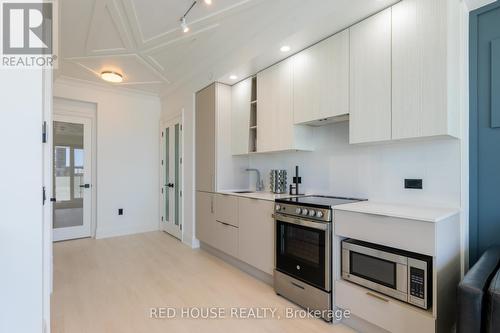 705 - 3900 Confederation Parkway, Mississauga, ON - Indoor Photo Showing Kitchen