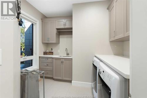 4 Malibu Drive, Leamington, ON - Indoor Photo Showing Laundry Room