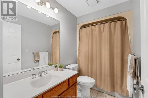 10 Elwood, Cottam, ON - Indoor Photo Showing Bathroom