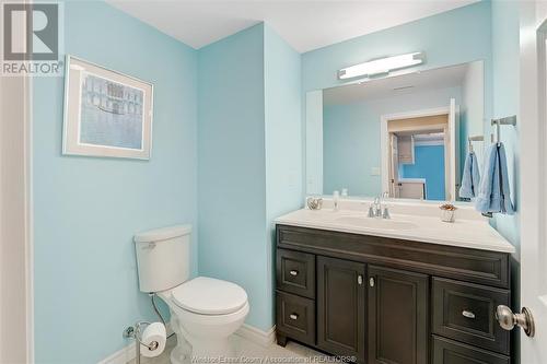 10 Elwood, Cottam, ON - Indoor Photo Showing Bathroom