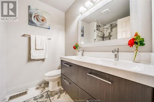 9793 Lynngrove Crescent, Windsor, ON - Indoor Photo Showing Bathroom