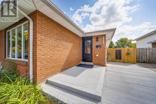 9793 Lynngrove Crescent, Windsor, ON - Outdoor With Exterior