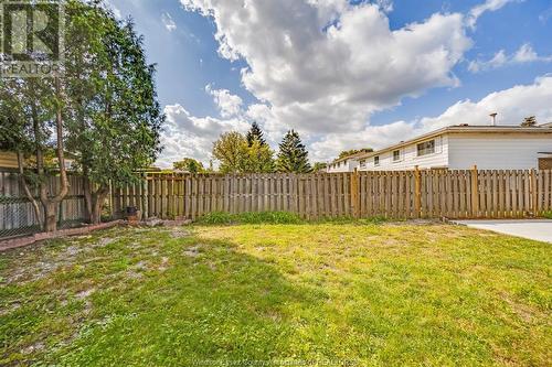 9793 Lynngrove Crescent, Windsor, ON - Outdoor