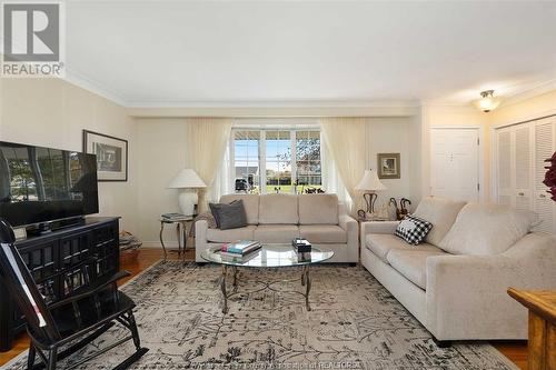 9055 Broderick Road, Lasalle, ON - Indoor Photo Showing Living Room