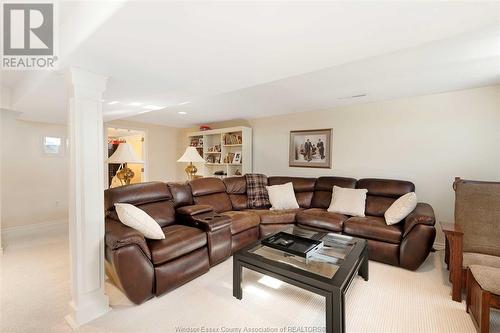 9055 Broderick Road, Lasalle, ON - Indoor Photo Showing Living Room