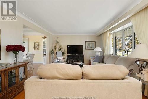 9055 Broderick Road, Lasalle, ON - Indoor Photo Showing Living Room