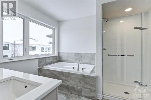 1006 Brian Good Avenue, Ottawa, ON - Indoor Photo Showing Bathroom