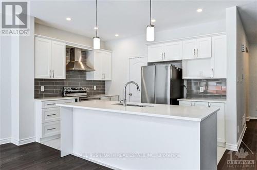 1006 Brian Good Avenue, Ottawa, ON - Indoor Photo Showing Kitchen With Upgraded Kitchen