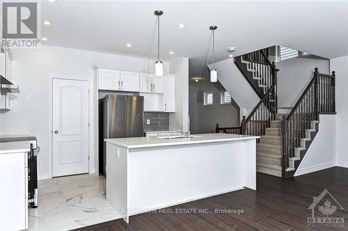 1006 Brian Good Avenue, Ottawa, ON - Indoor Photo Showing Kitchen With Upgraded Kitchen