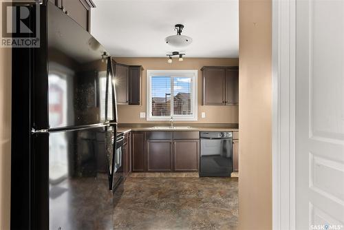 2 5004 James Hill Road, Regina, SK - Indoor Photo Showing Kitchen