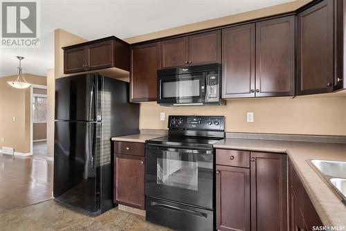 2 5004 James Hill Road, Regina, SK - Indoor Photo Showing Kitchen