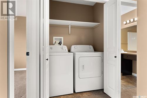 2 5004 James Hill Road, Regina, SK - Indoor Photo Showing Laundry Room