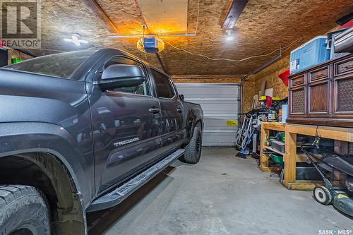 1131 Kilburn Avenue, Saskatoon, SK - Indoor Photo Showing Garage