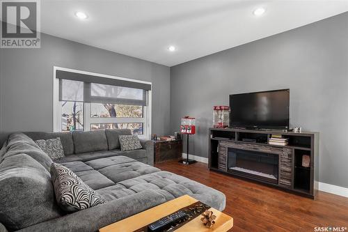 1131 Kilburn Avenue, Saskatoon, SK - Indoor Photo Showing Living Room