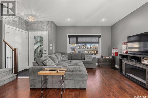 1131 Kilburn Avenue, Saskatoon, SK - Indoor Photo Showing Living Room