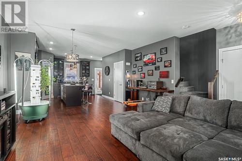 1131 Kilburn Avenue, Saskatoon, SK - Indoor Photo Showing Living Room