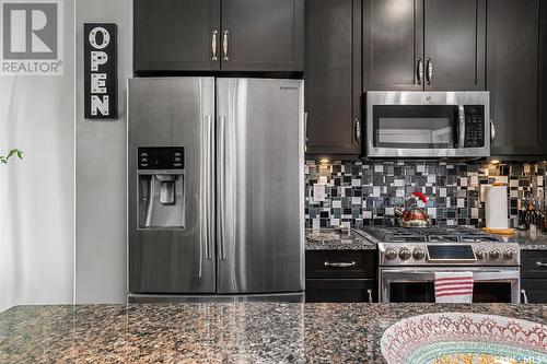 1131 Kilburn Avenue, Saskatoon, SK - Indoor Photo Showing Kitchen With Upgraded Kitchen