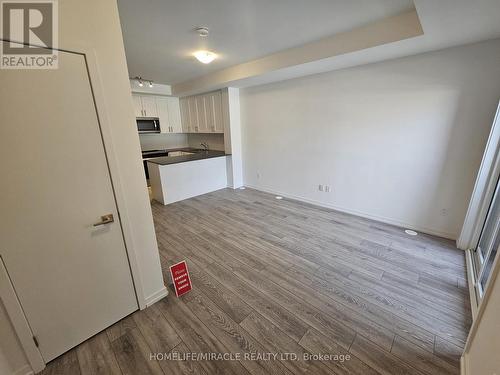 24 - 26 Lytham Green Circle, Newmarket, ON - Indoor Photo Showing Kitchen