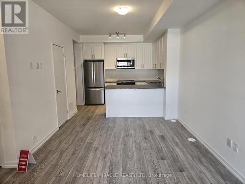 24 - 26 Lytham Green Circle, Newmarket, ON - Indoor Photo Showing Kitchen