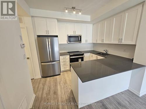 24 - 26 Lytham Green Circle, Newmarket, ON - Indoor Photo Showing Kitchen