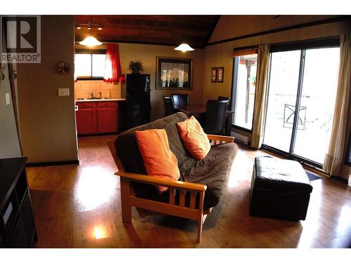 4353 Teal Road, Fairmont Hot Springs, BC - Indoor Photo Showing Living Room