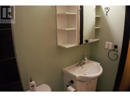 4353 Teal Road, Fairmont Hot Springs, BC - Indoor Photo Showing Bathroom