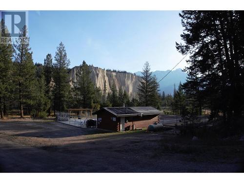 4353 Teal Road, Fairmont Hot Springs, BC - Outdoor