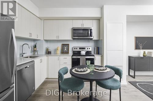 3001 - 325 Yorkland Boulevard, Toronto, ON - Indoor Photo Showing Kitchen