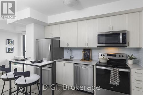 3001 - 325 Yorkland Boulevard, Toronto, ON - Indoor Photo Showing Kitchen