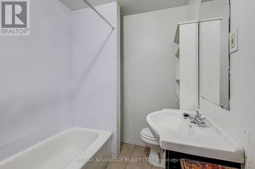 Bathroom in Bachelor - 193 Waterloo Street, London, ON - Indoor Photo Showing Bathroom