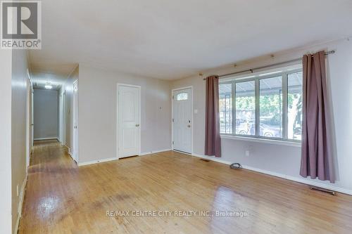 92 Cayuga Crescent, London, ON - Indoor Photo Showing Other Room