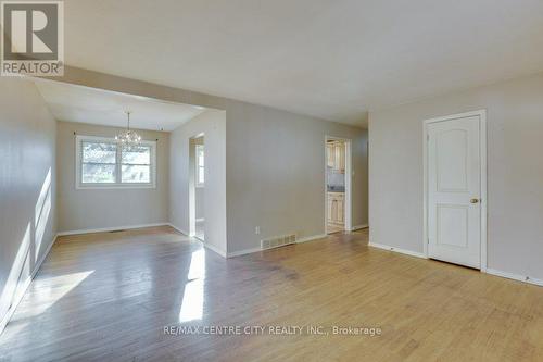 92 Cayuga Crescent, London, ON - Indoor Photo Showing Other Room