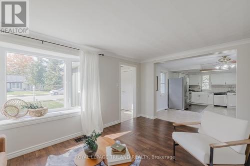 45 Victoria Street S, Aylmer (Ay), ON - Indoor Photo Showing Living Room