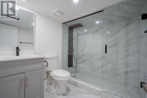 646 Sequin Crescent, Mississauga, ON - Indoor Photo Showing Bathroom