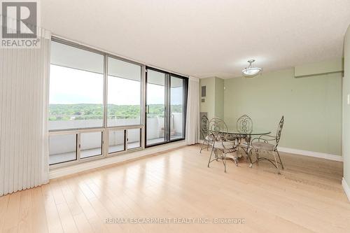 1008 - 2055 Upper Middle Road, Burlington, ON - Indoor Photo Showing Dining Room