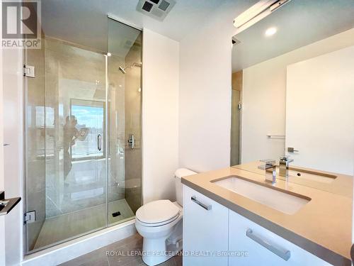 1002 - 195 Mccaul Street, Toronto, ON - Indoor Photo Showing Bathroom