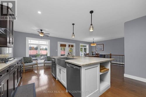 37 Zina Street, Orangeville, ON - Indoor Photo Showing Kitchen With Upgraded Kitchen