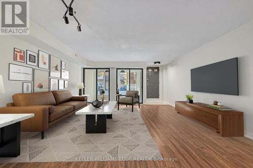 422 - 895 Maple Avenue, Burlington, ON - Indoor Photo Showing Living Room