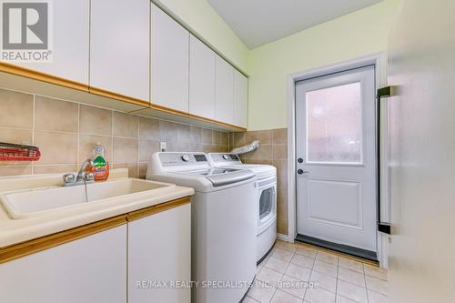 4235 Hazineh Court, Mississauga, ON - Indoor Photo Showing Laundry Room