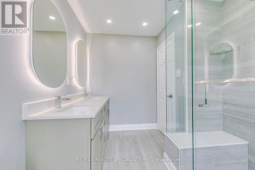 4235 Hazineh Court, Mississauga, ON - Indoor Photo Showing Bathroom