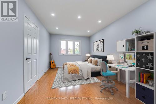 4235 Hazineh Court, Mississauga, ON - Indoor Photo Showing Bedroom