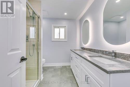 4235 Hazineh Court, Mississauga, ON - Indoor Photo Showing Bathroom