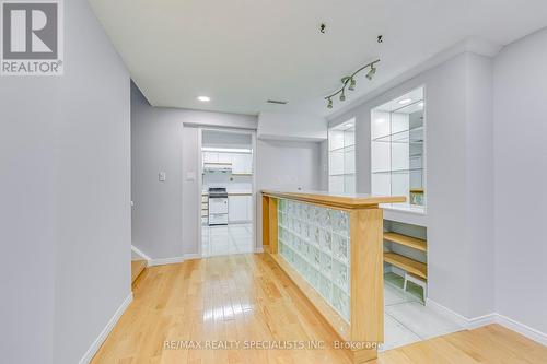 4235 Hazineh Court, Mississauga, ON - Indoor