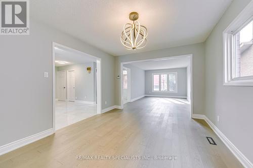 4235 Hazineh Court, Mississauga, ON - Indoor Photo Showing Other Room