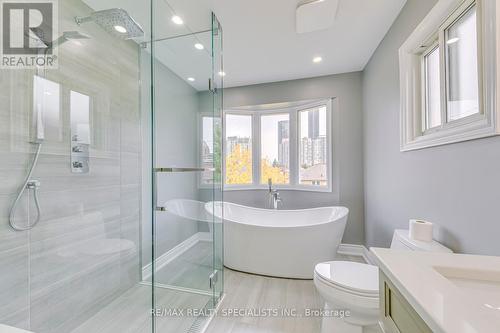 4235 Hazineh Court, Mississauga, ON - Indoor Photo Showing Bathroom